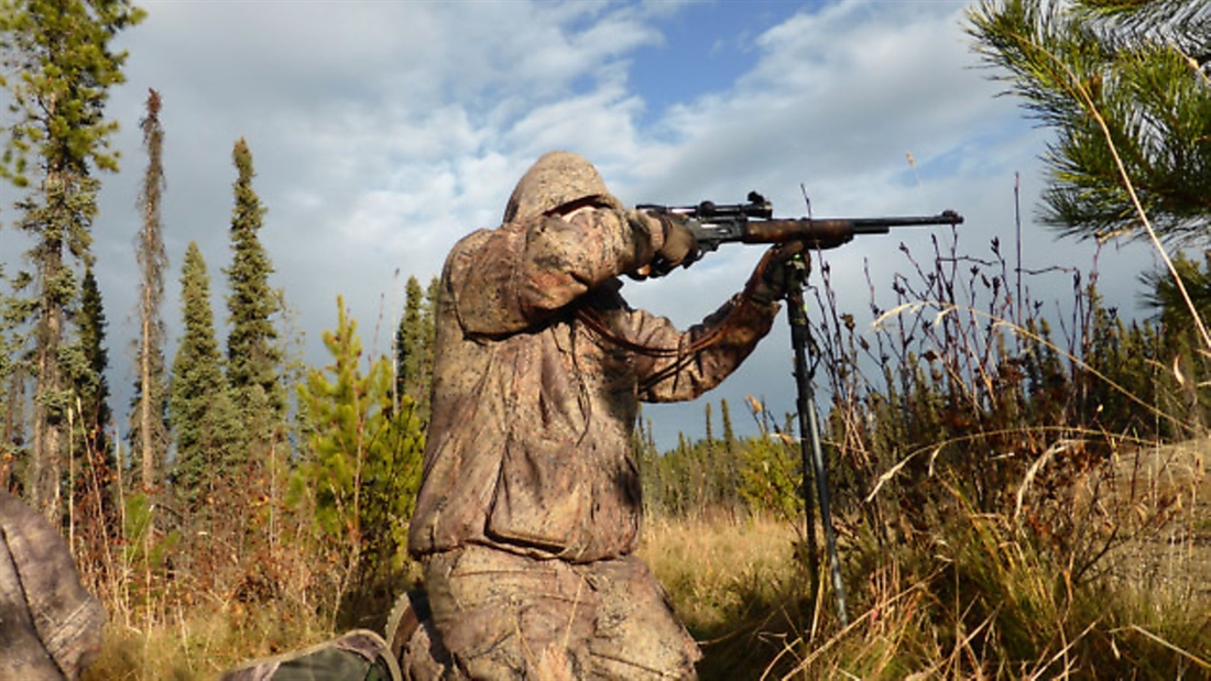 Alex Hatton hunting black bear &#8211; Canada